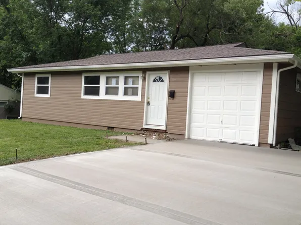 802 NE 62nd St, Kansas City, MO 64118