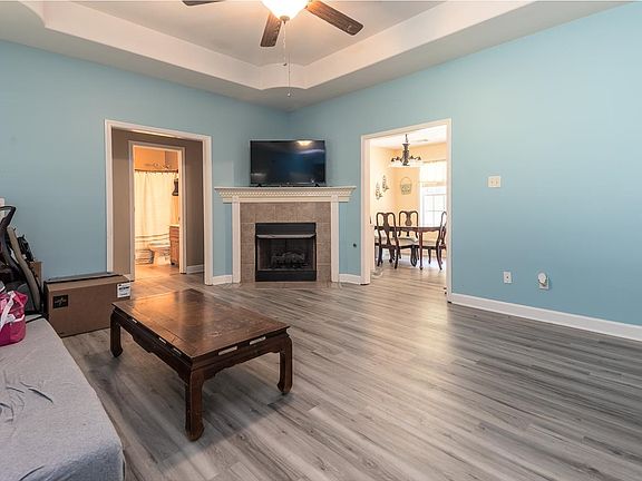 5th image of 407 Rosiland Way