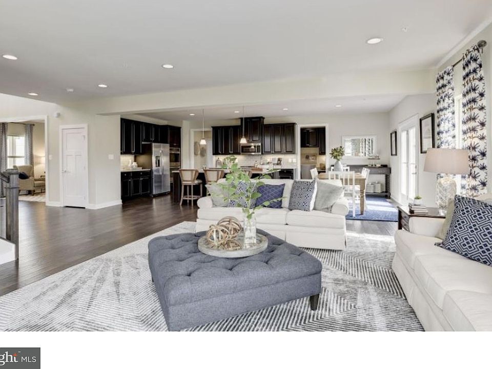 2nd image of 2030 Idlewyld Dr