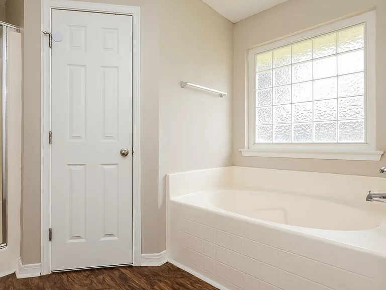 3209 Silverado Cir — Photo 11