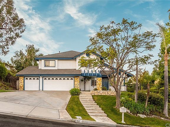 2nd image of 907 Las Rosas Dr