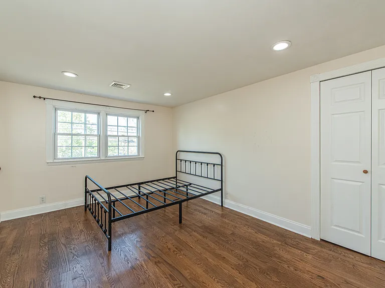 42 W Spring Valley Ave — Photo 12