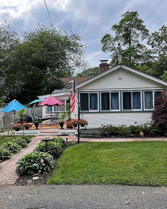 1st image of 14 Cedar Dr