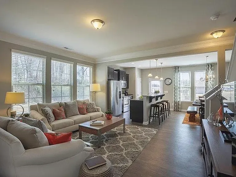 3 bed, 2.5 bath, 1650 sqft, $1,850 — Photo 3