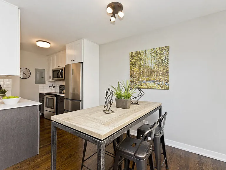 5536 Sheridan — Photo 3