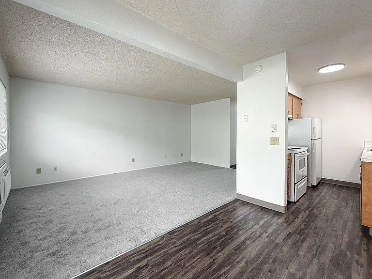 Kathy-Ann Apartments — Photo 9