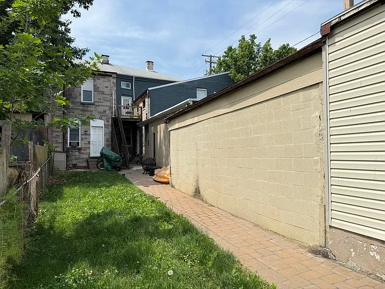 242 Union St — Photo 18