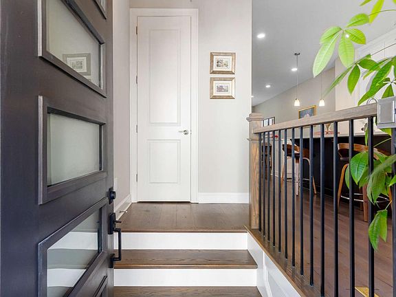 3rd image of 4325 Parkside Pl
