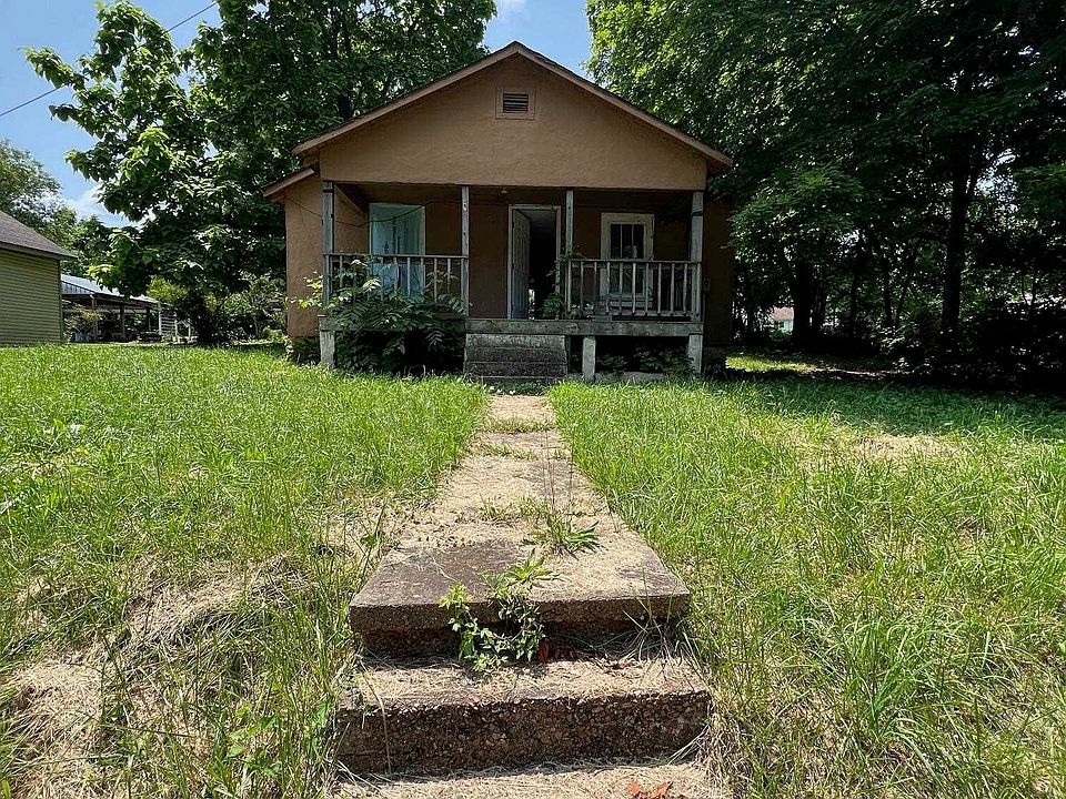 2nd image of 602 E Main St