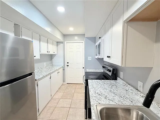 6320 Riverside Dr #233 — Photo 7