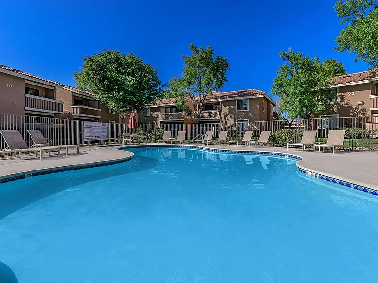 Smoketree Apartments — Photo 7