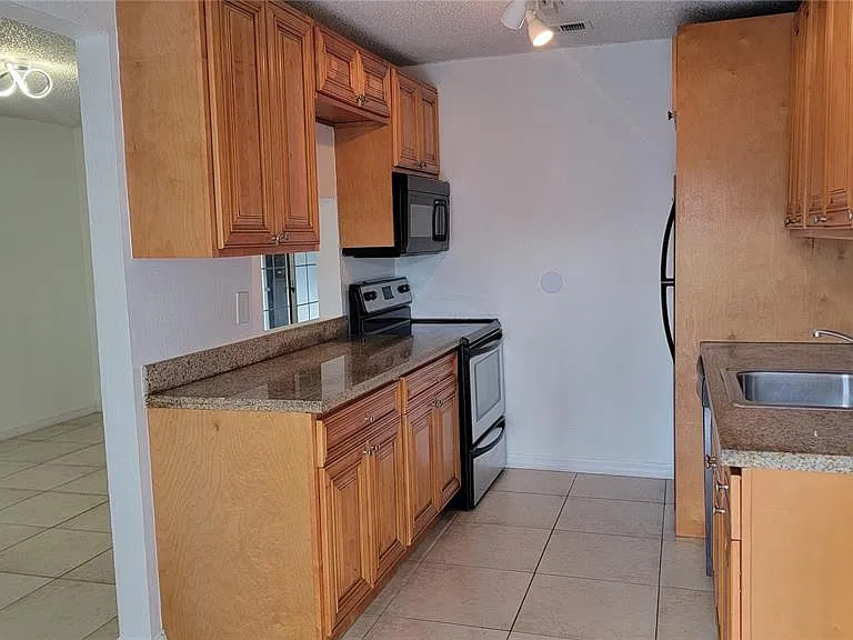 4023 Versailles Dr #4023F — Photo 7