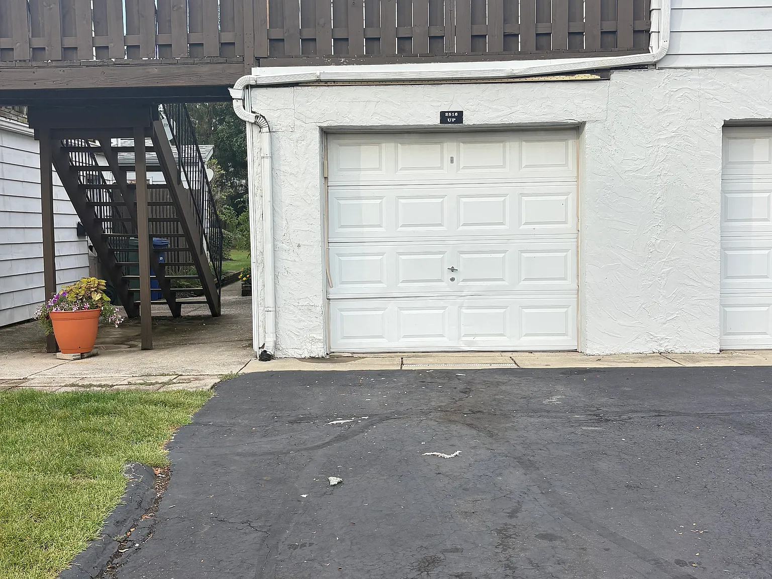 2 bed, 864 sqft, $1,425 — Photo 1