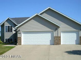 2921 33rd St S, Fargo, ND 58103