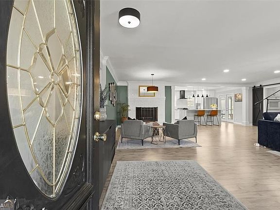 4th image of 146 Lancelot Way