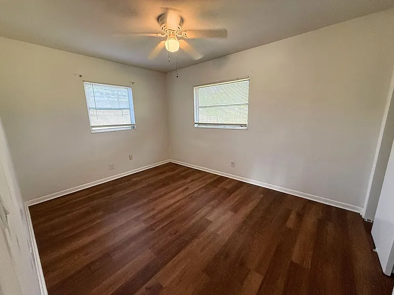 7609 Tacony Dr — Photo 11