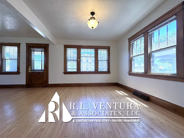 2418 Lasalle St #1/2 — Photo 10