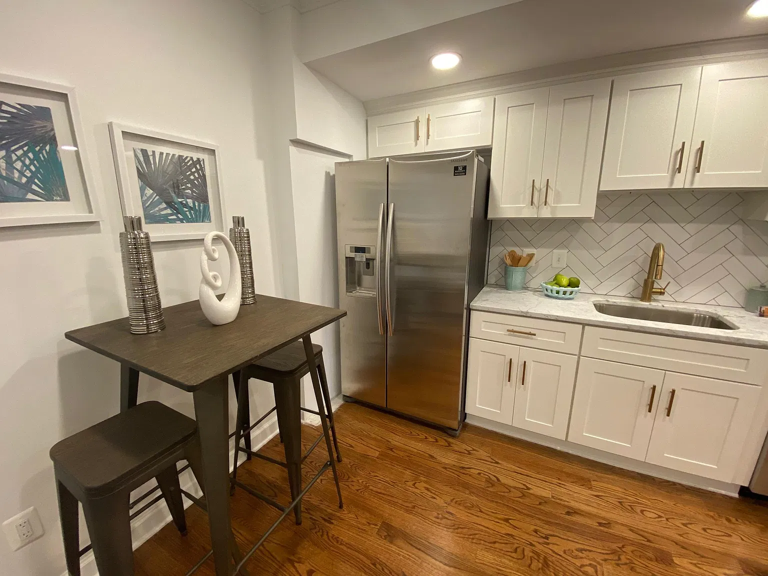2 bed, 792 sqft, $2,100 — Photo 2