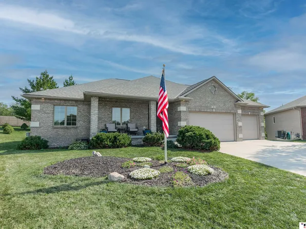 880 Morning Glory Ct, Hickman, NE 68372