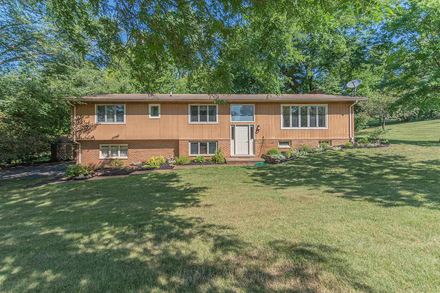 8614 Meadowland Ct photo 1