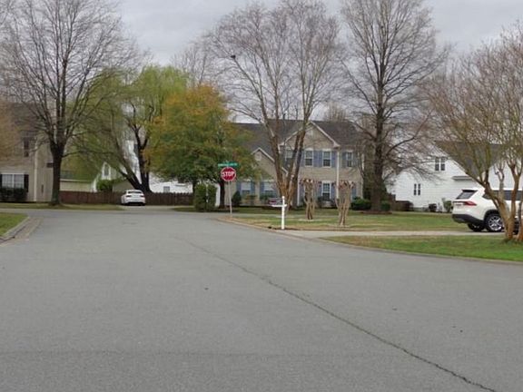 Exterior Neighborhood (street photo)