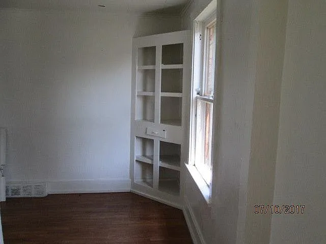 2423 W Antoinette St photo 1
