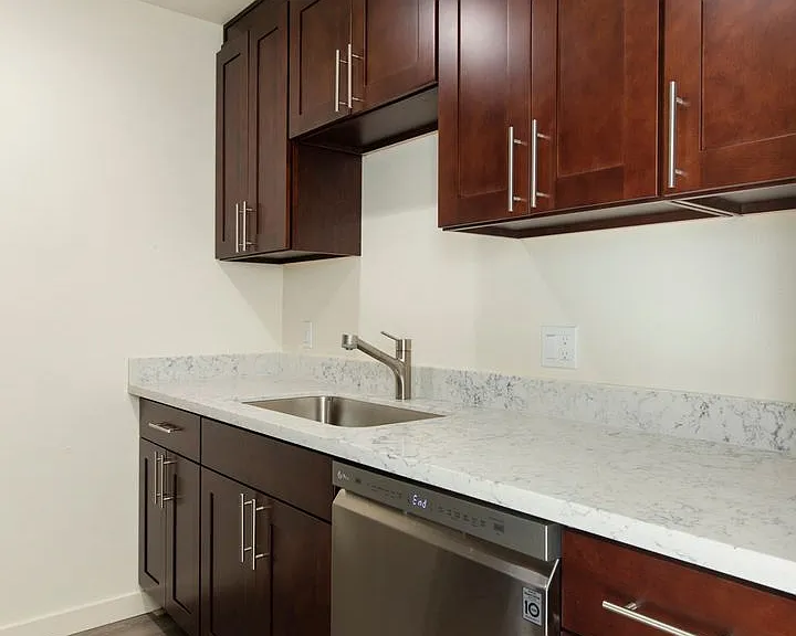 Go Long Apartments — Photo 14