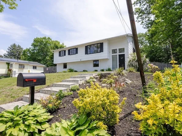 30 Leighton Rd, Hyde Park, MA 02136