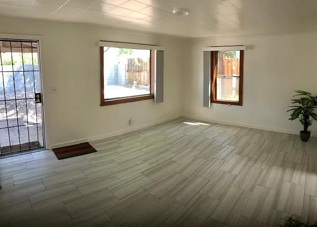 1032 E Glenn St — Photo 6