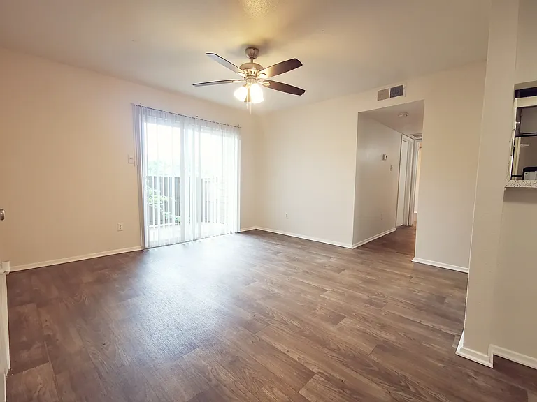 Sunchase Apartments — Photo 7