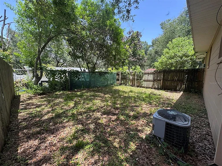 1421 Noble Pl — Photo 3