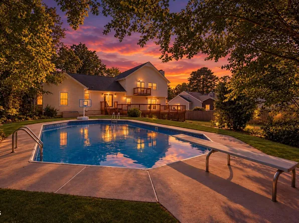 2113 Port Royal Rd, Raleigh, NC 27609