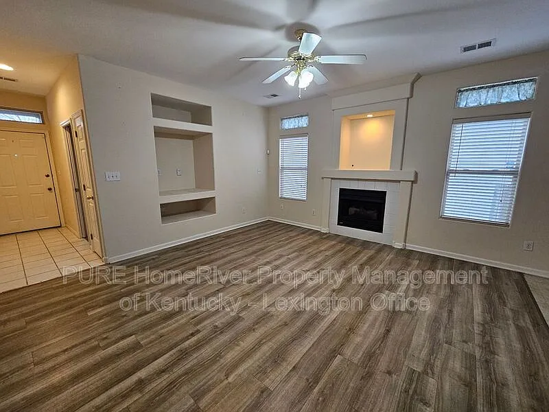 3 bed, 2.0 bath, 1428 sqft, $1,895 — Photo 3