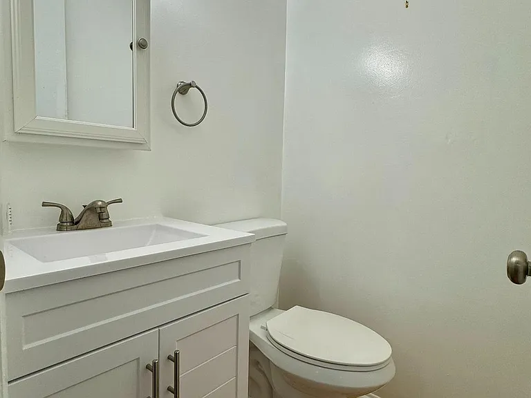 13203 Hampshire Ct — Photo 20
