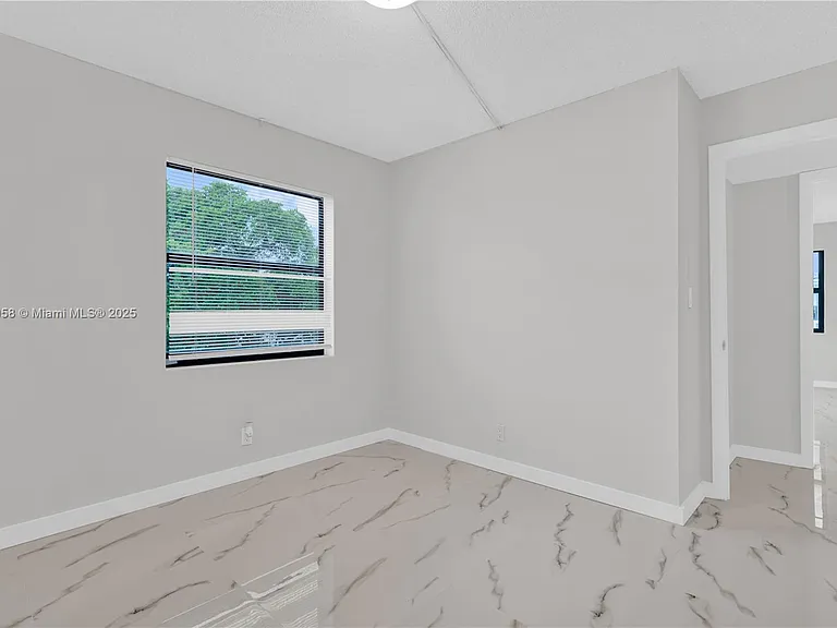 9355 SW 8th St #425 — Photo 13