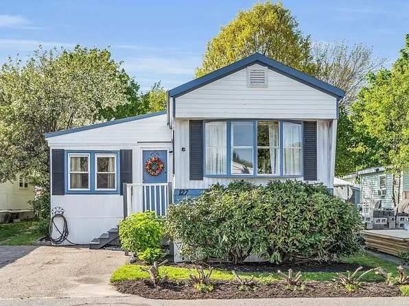 270 Littleton Rd Trailer 127, Chelmsford, MA 01824
