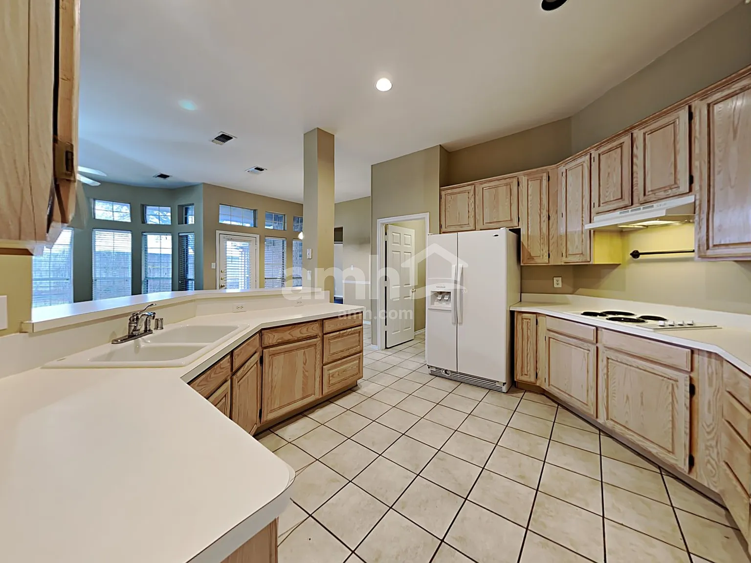 4 bed, 2.0 bath, 1921 sqft, $2,400 — Photo 4