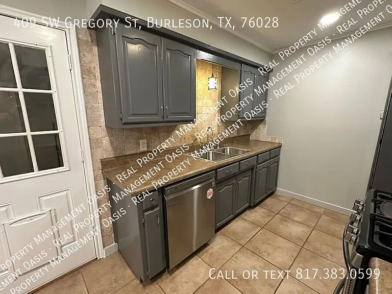 409 SW Gregory St — Photo 7
