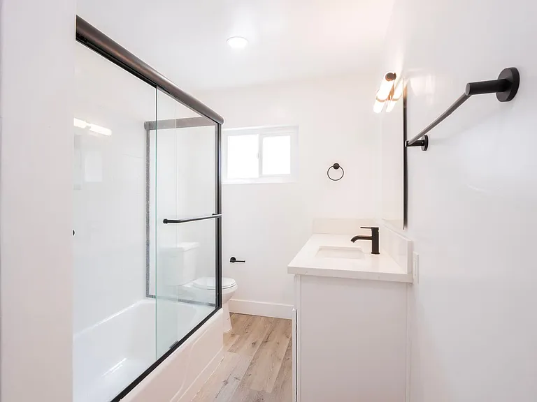 904 N Sierra Bonita Ave — Photo 26