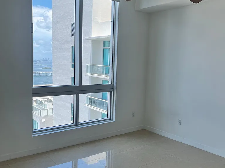 300 S Biscayne Blvd #4003 — Photo 31