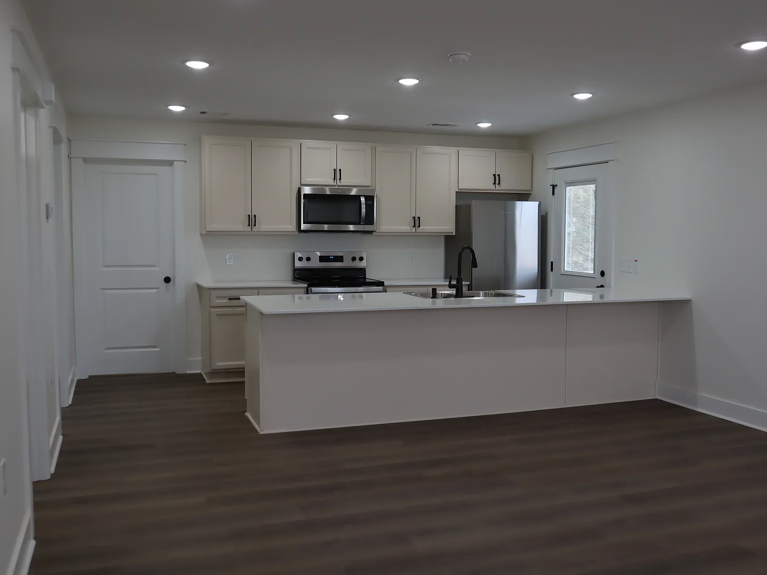 3 bed, 1040 sqft, $1,450 — Photo 3
