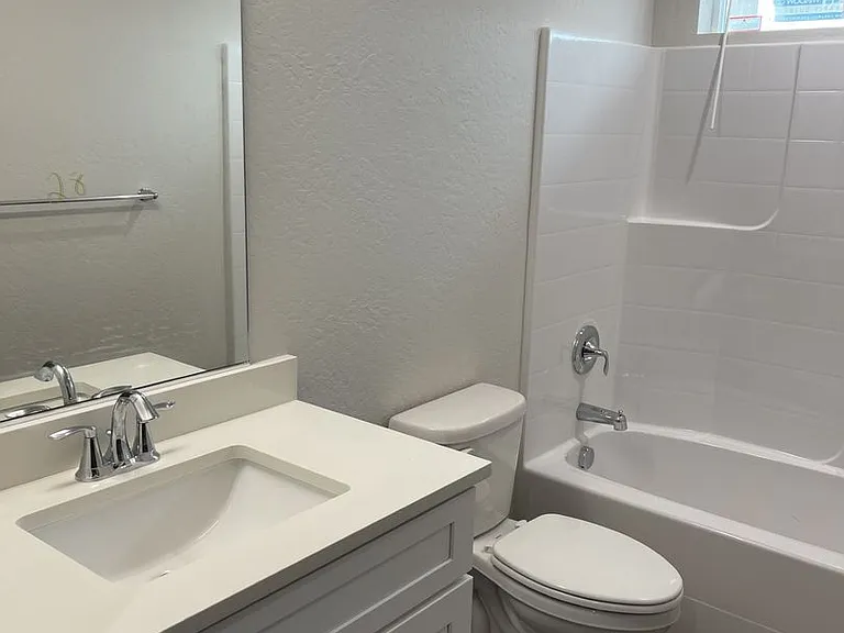 21 E H St #C — Photo 8