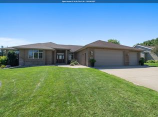 104 Cedar Ln, Rock Rapids, IA 51246