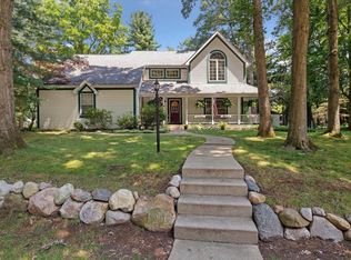 10565 N Pheasant Cove Dr, Granger, IN 46530