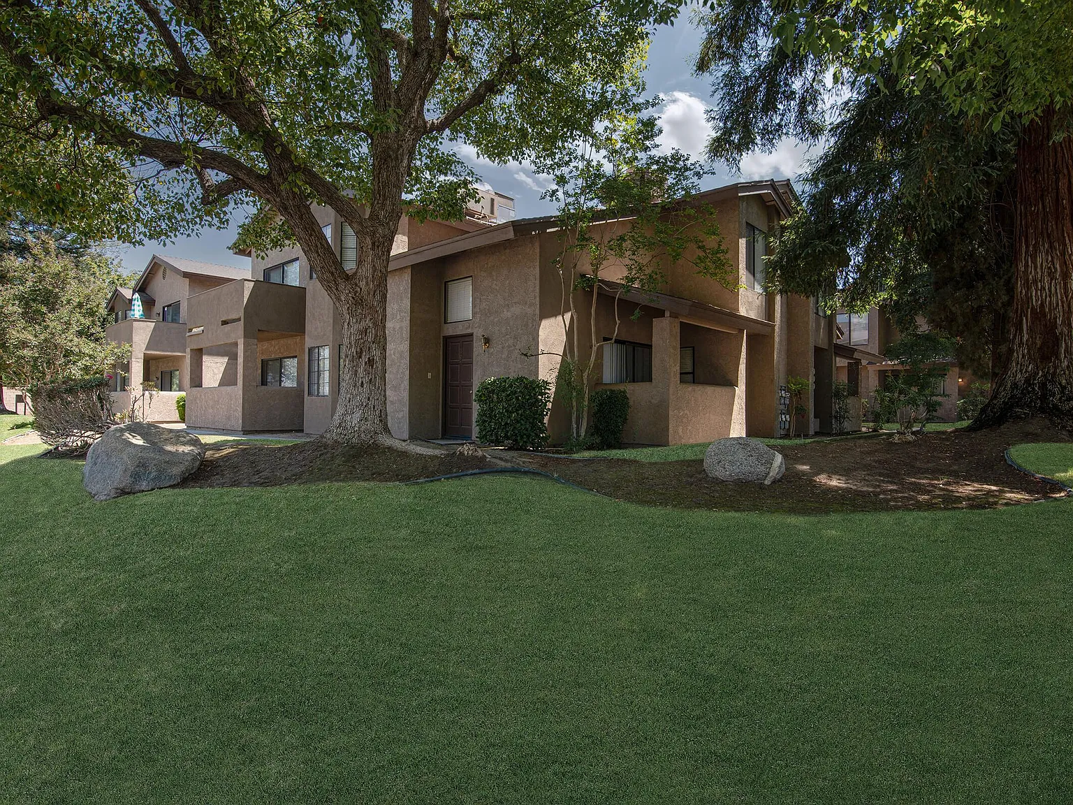 Laurelwood Oaks — Photo 2