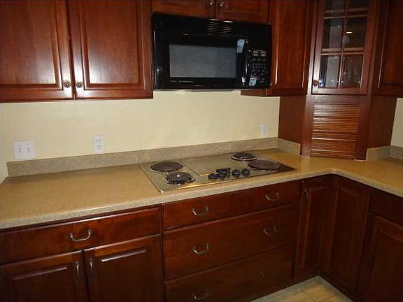4th image of 22 Longwood Dr