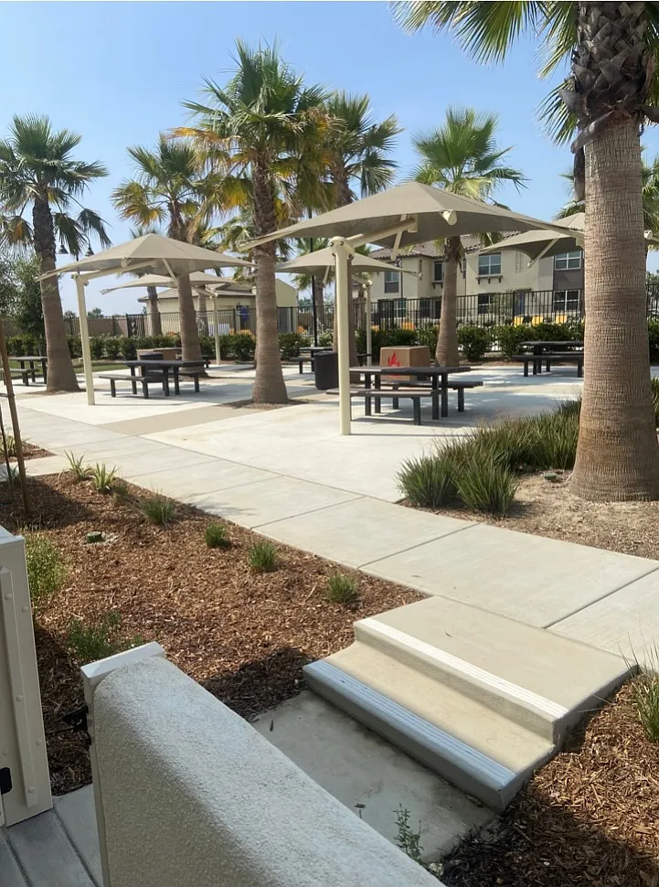 3 bed, 2.5 bath, 1628 sqft, $3,300 — Photo 3