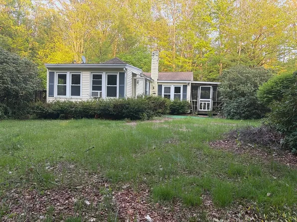 11 S Chesterfield Rd, Goshen, MA 01032