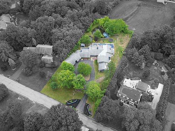3rd image of 3857 Fairway Dr