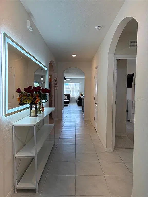 4 bed, 2.0 bath, 1851 sqft, $2,200 — Photo 2